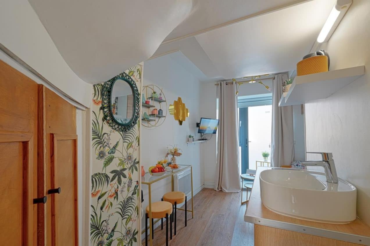 Cosy Renovated Studio In Heart Of Marais, Best Area To Discover In Appartement Parijs